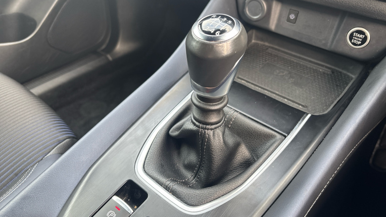 Nissan Qashqai 1.3 DiG-T MH Tekna 5dr Petrol Hatchback